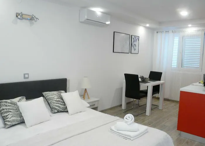 Sabioncello Apartment