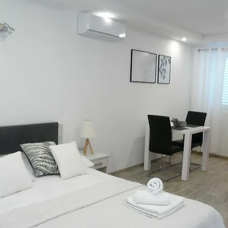 Sabioncello Apartment